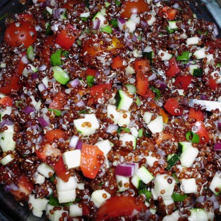 Krok 7 - Sałatka z quinoa z fetą, cukinią i czymś jeszcze foto