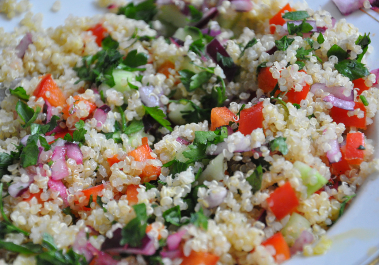 Sałatka z quinoa foto
