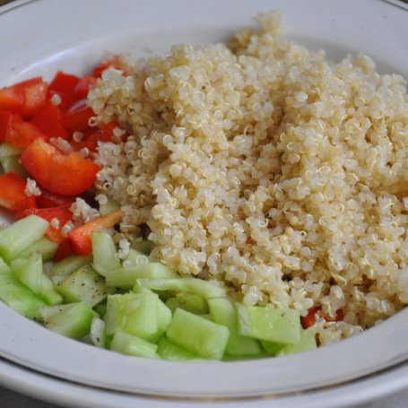 Krok 4 - Sałatka z quinoa foto