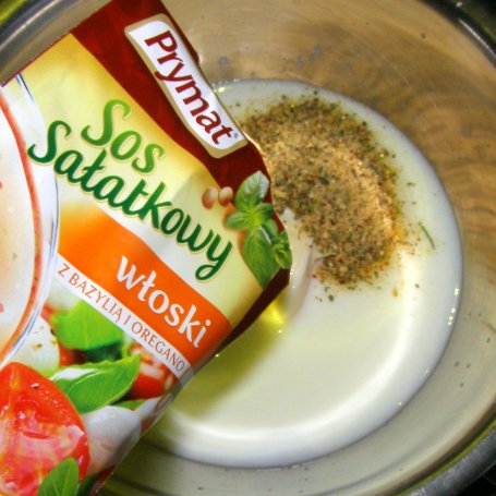 Krok 3 - sałatka z razowego makaronu z warzywami i sosem majonezowo-maślankowym... foto