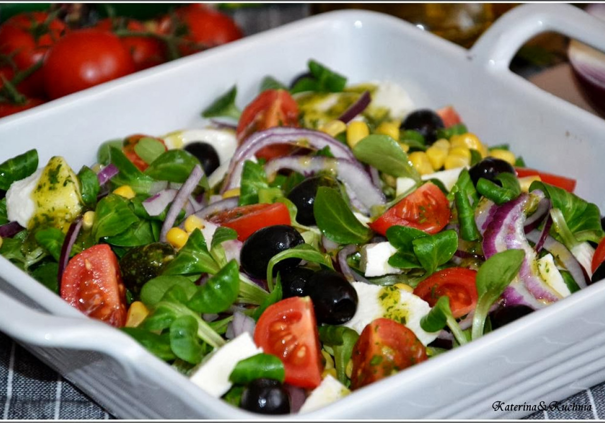 SAŁATKA Z ROSZPONKĄ PO WŁOSKU  foto