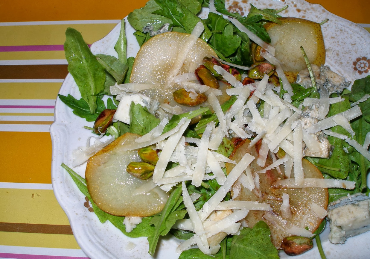 Sałatka z rukolą, gruszką i gorgonzolą foto