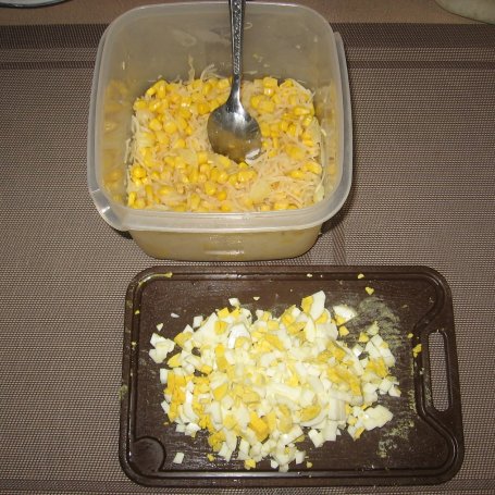 Krok 3 - Sałatka z ryżem, ananasem i selerem konserwowym foto