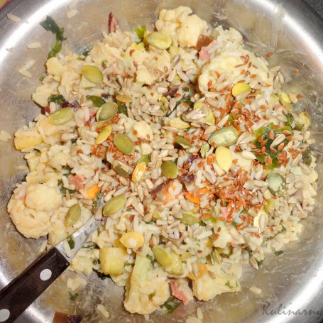 Krok 4 - Sałatka z ryżem, grzybkami mun, algami morskimi i oscypkiem foto
