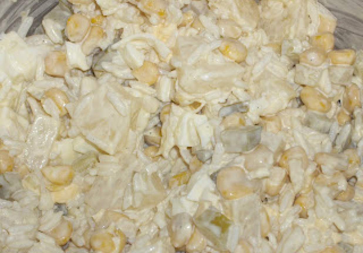 Sałatka z ryżem i ananasem foto