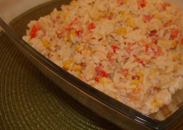 Fotografia przedstawiająca Sałatka z ryżem i krewetkami