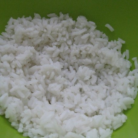Krok 4 - Sałatka z ryżem i kurczakiem w przyprawie tzatziki foto