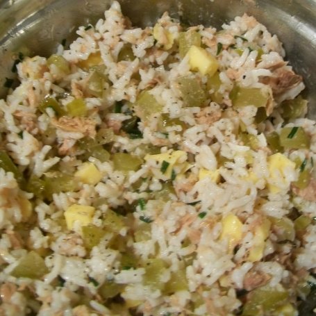 Krok 3 - Sałatka z ryżem i tuńczykiem foto
