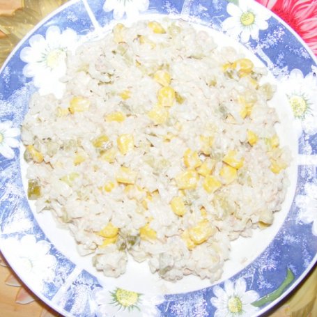 Krok 3 - sałatka z ryżem i tuńczykiem foto