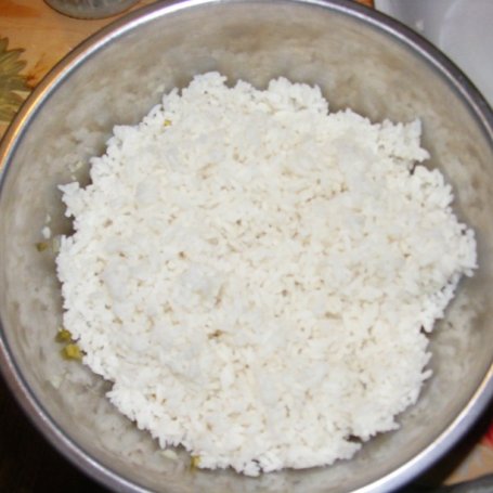 Krok 2 - sałatka z ryżem i tuńczykiem foto
