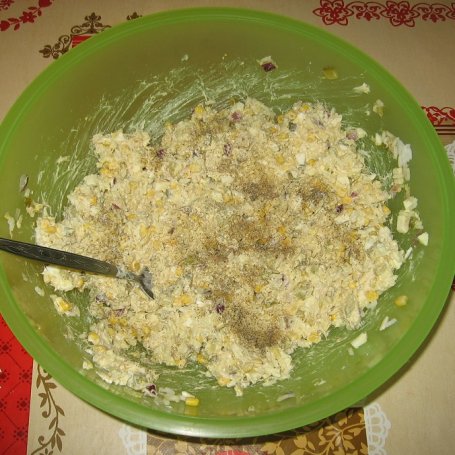 Krok 3 - Sałatka z ryżem i wędzoną makrelą foto