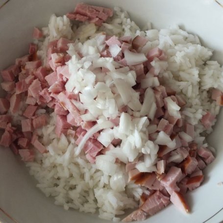 Krok 2 - Sałatka z ryżem i wędzonym kurczakiem foto
