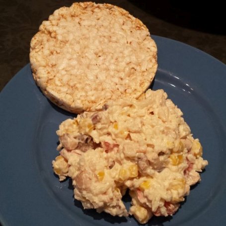 Krok 6 - Sałatka z ryżem, kukurydzą, pieczarkami i papryką foto