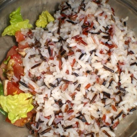 Krok 2 - Sałatka z ryżem, kurczakiem i pomidorami foto