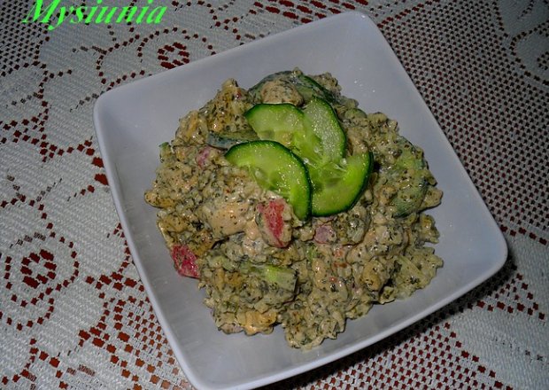 Fotografia przedstawiająca Salatka z ryżem szpiankowym