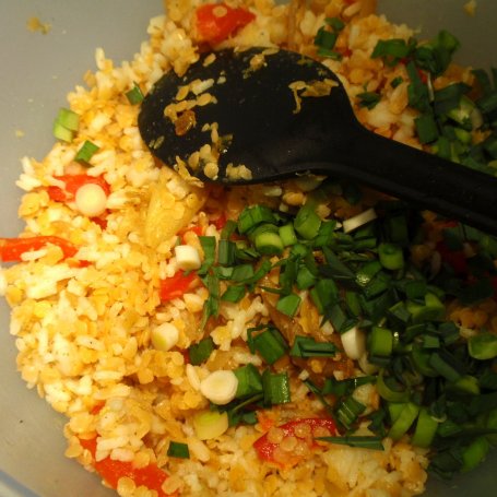 Krok 4 - Sałatka z ryżu i czerwonej soczewicy foto