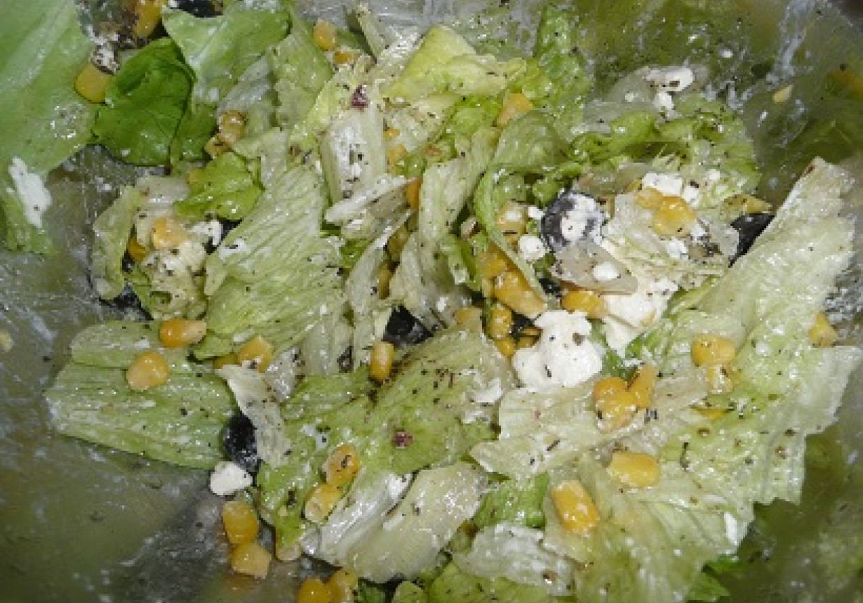 salatka z salaty lodowej foto