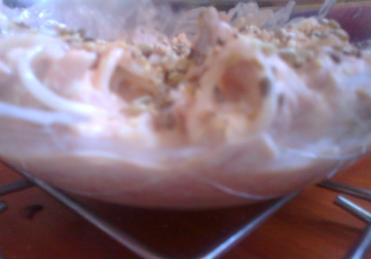 sałatka z selera marynowanego i  kurczaka wędzonego pikantna foto