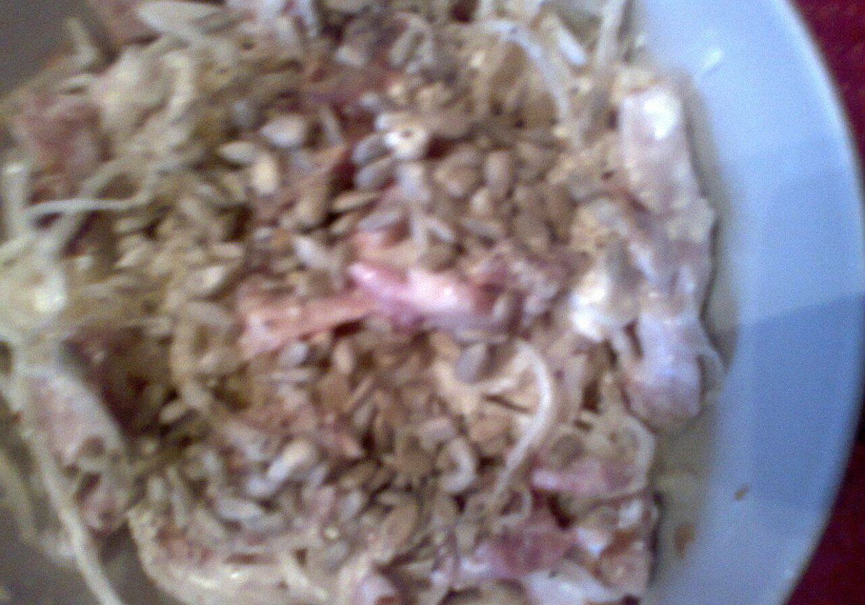 Sałatka z selera marynowanego i wędzonego kurczaka foto