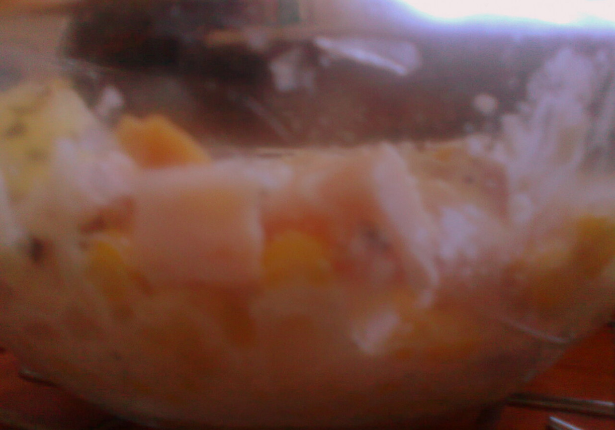 sałatka z selera, polędwicy i ananasa foto