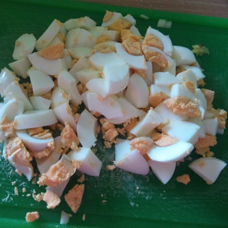 Krok 5 - Sałatka z selera z ananasem i jajkiem foto