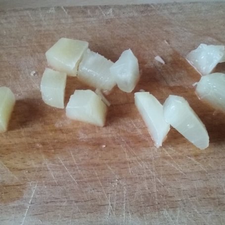 Krok 2 - Sałatka z sera z fasolką i ananasem foto