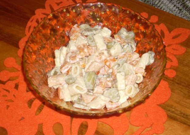 Fotografia przedstawiająca sałatka z serem pleśniowym