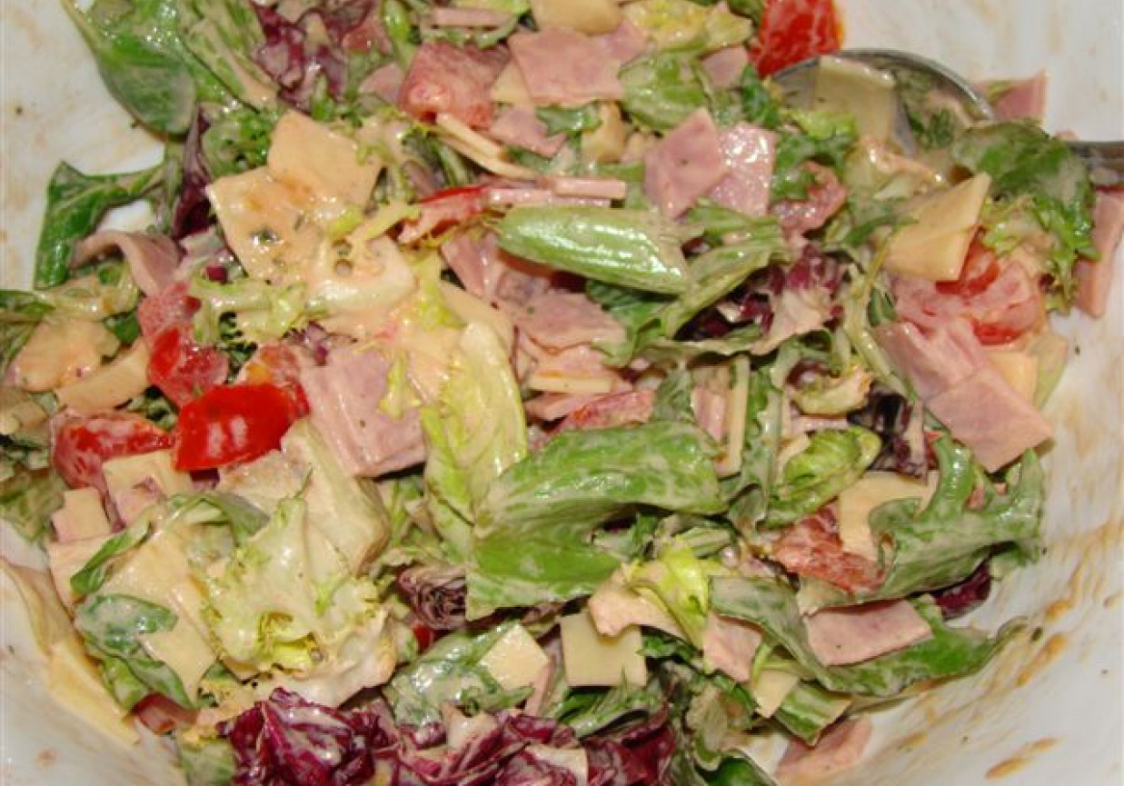 sałatka z serem pleśniowym foto