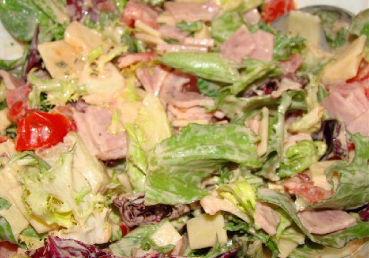 sałatka z serem pleśniowym foto