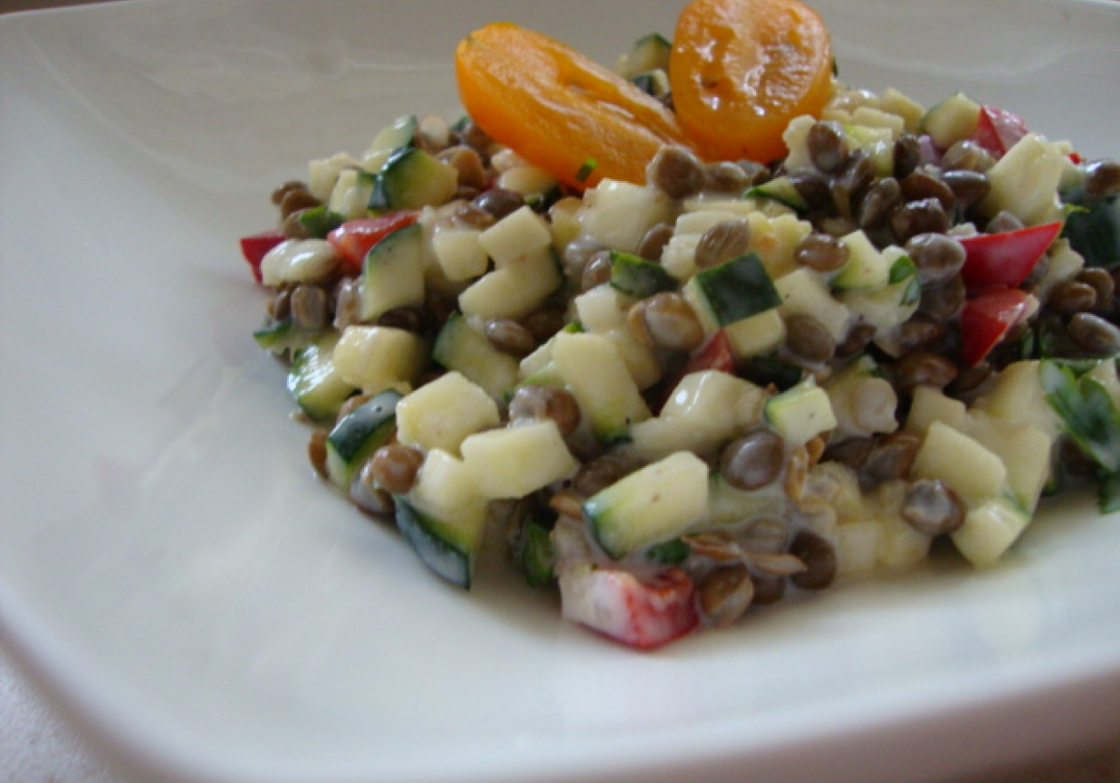 Sałatka z soczewicy i cukinii foto