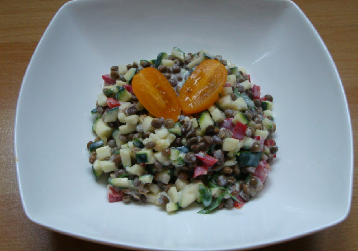 Sałatka z soczewicy i cukinii foto