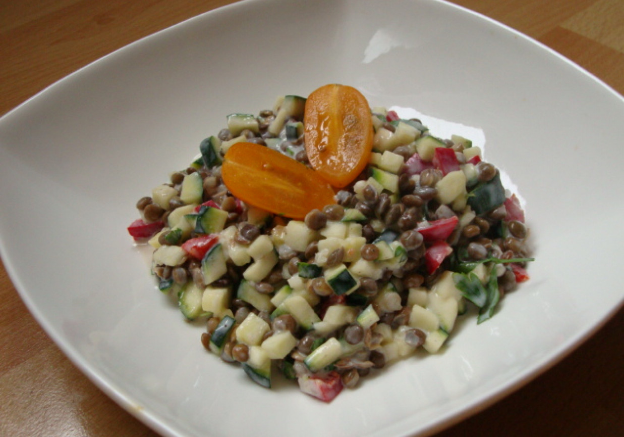 Sałatka z soczewicy i cukinii foto