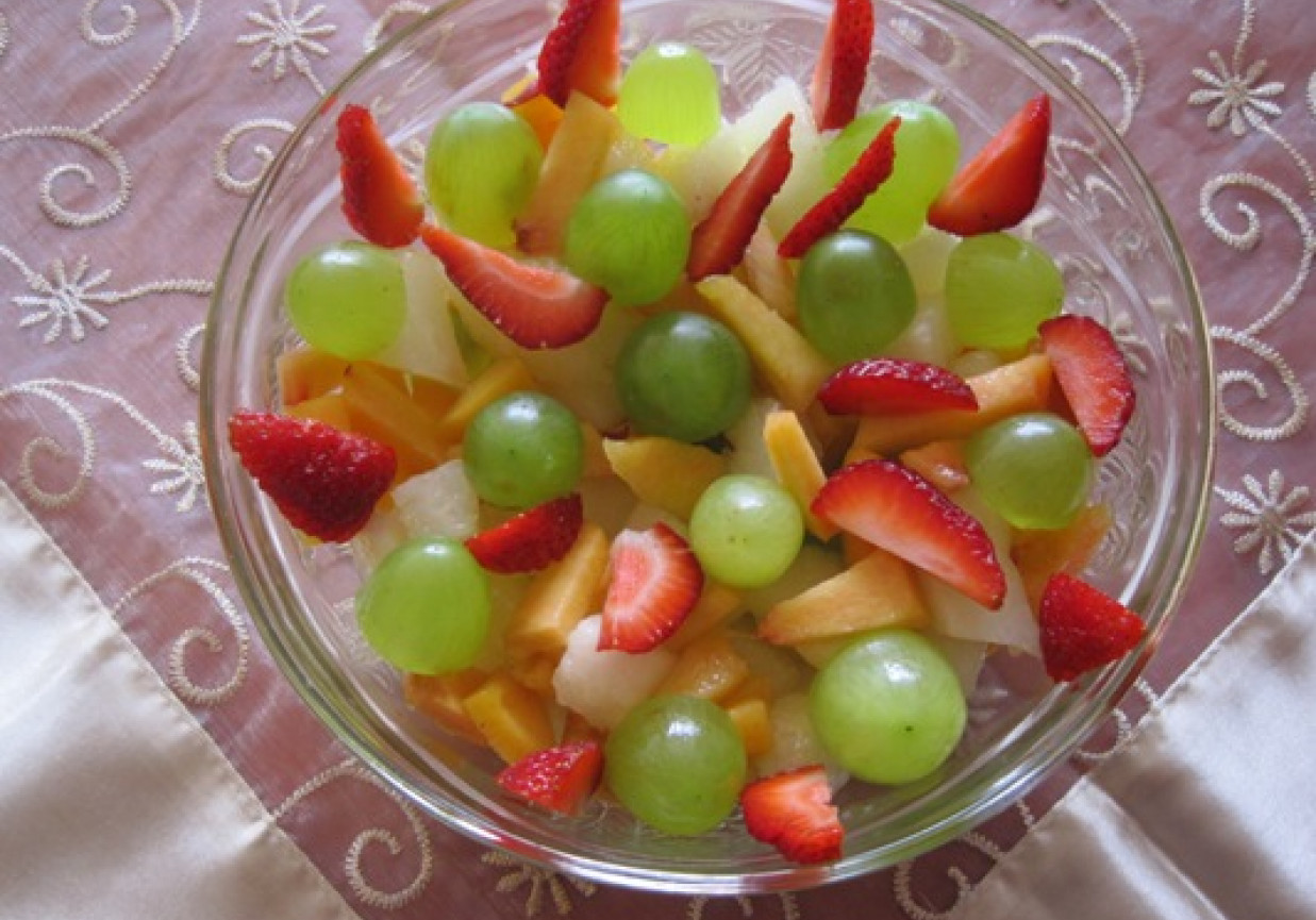 Sałatka z soczystych owoców foto