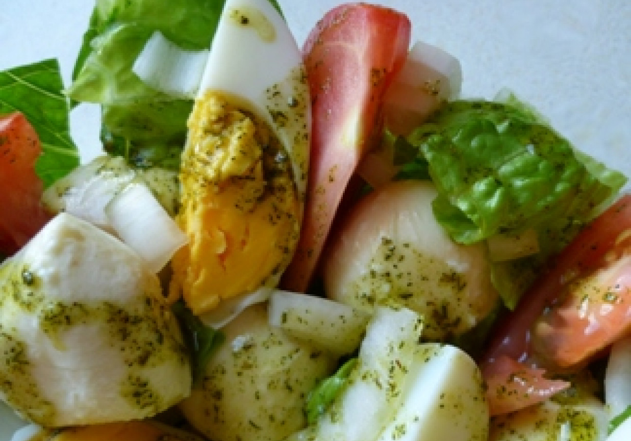 Sałatka z sosem koperkowo - ziołowym foto