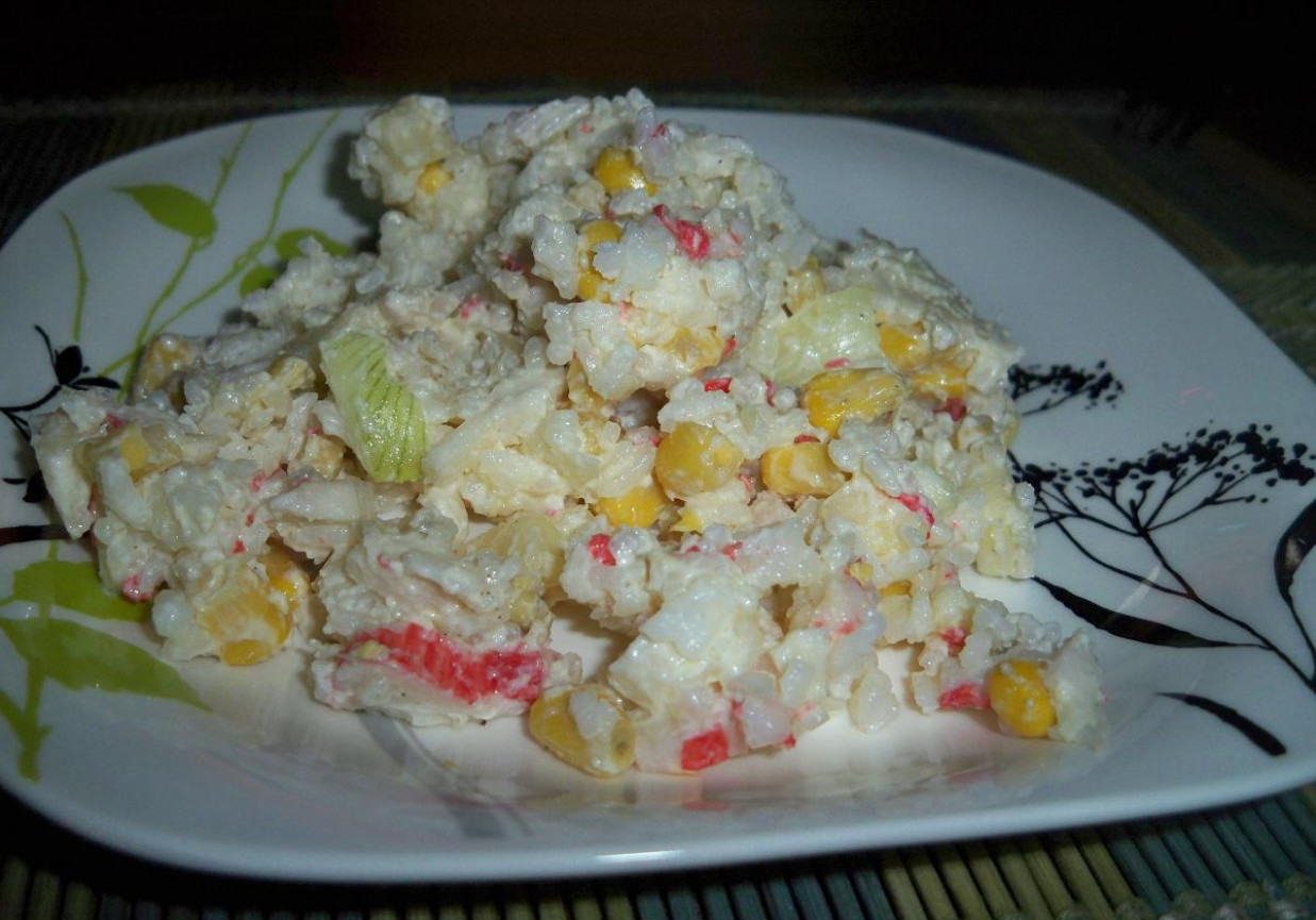 Sałatka z surimi i jabłuszkiem DoradcaSmaku.pl