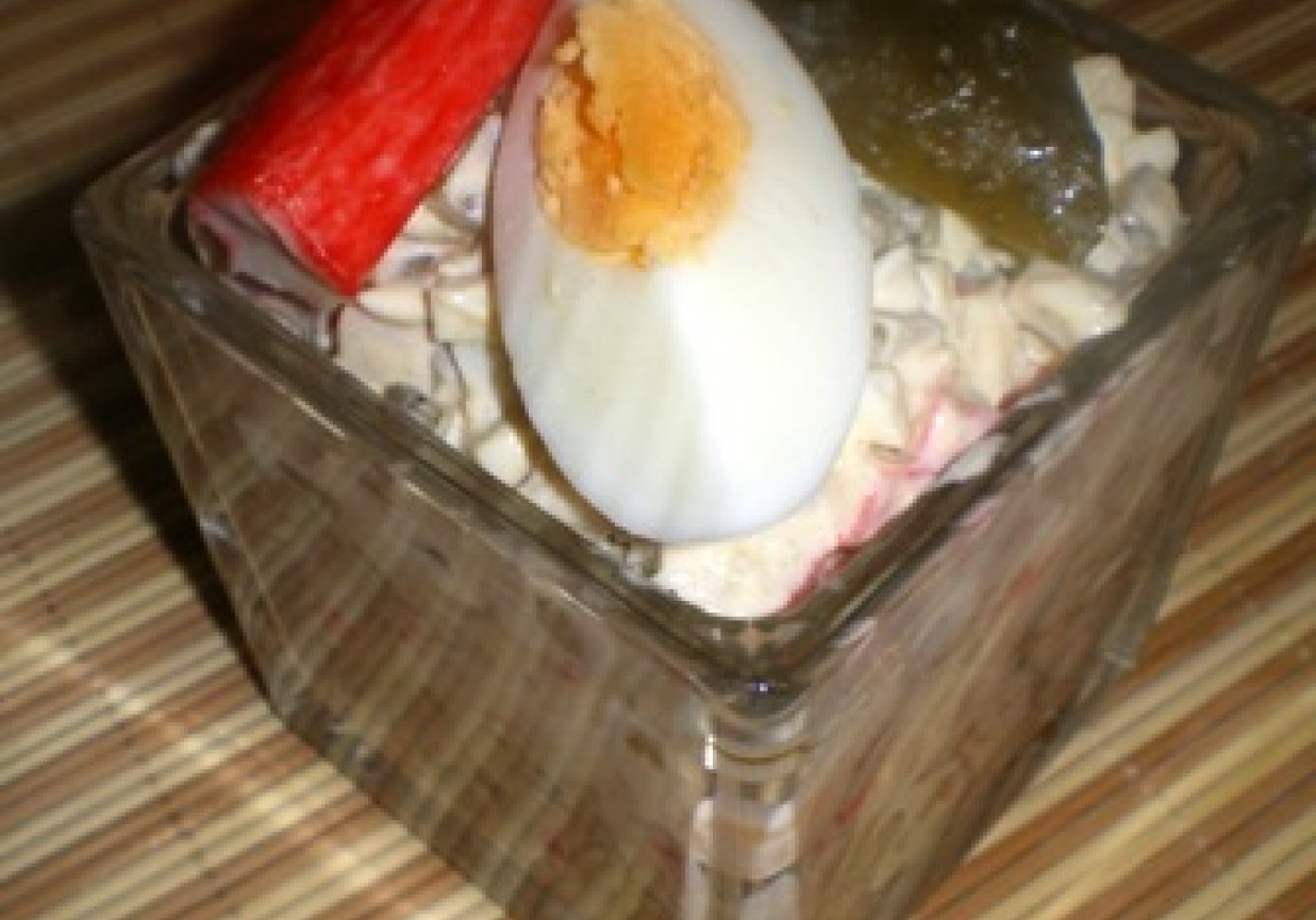Sałatka z surimi, ogórka kiszonego i jaj foto