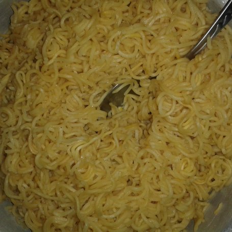 Krok 1 - Sałatka z surimi foto