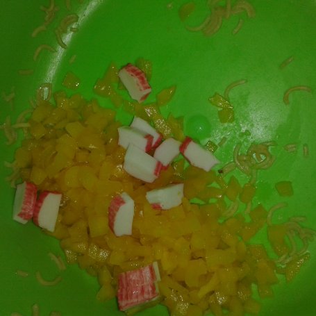 Krok 4 - Sałatka z surimi foto