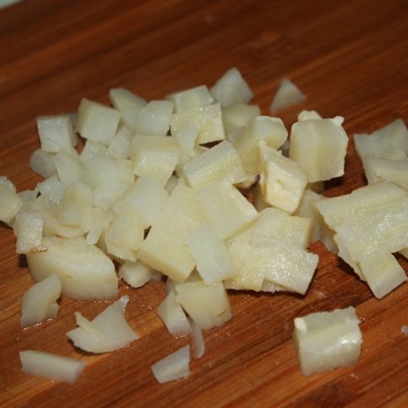 Krok 2 - Sałatka z surimi foto