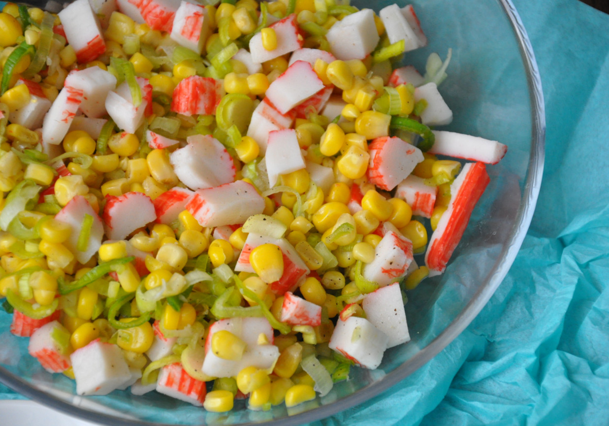 Sałatka z surimi DoradcaSmaku.pl