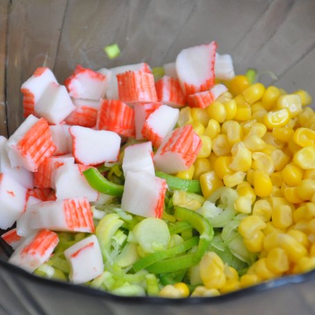 Krok 3 - Sałatka z surimi foto