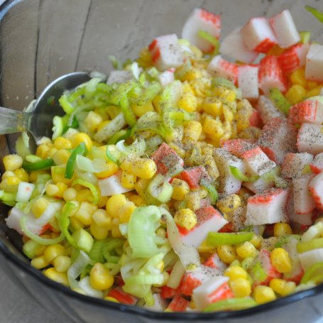 Krok 4 - Sałatka z surimi foto