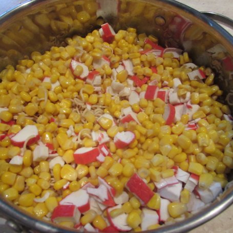 Krok 5 - Sałatka z surimi foto
