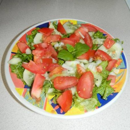 Krok 3 - Sałatka z surowych warzyw w sosie koperkowo-ziołowym. foto