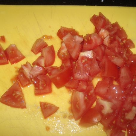 Krok 1 - Sałatka z świezym szpinakiem, selerem i pomidorem  foto