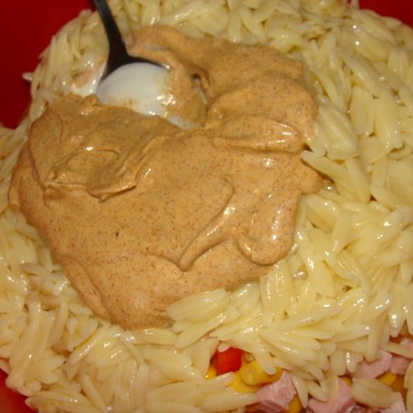 Krok 4 - Sałatka z makaronem i szynką wędzoną foto