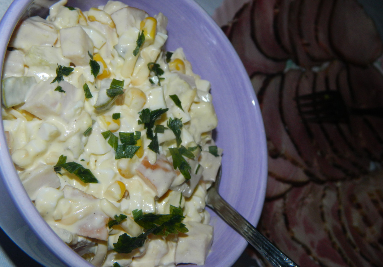 Sałatka Z żółtym Serem I Ananasem I Szynką www.doradcasmaku.pl