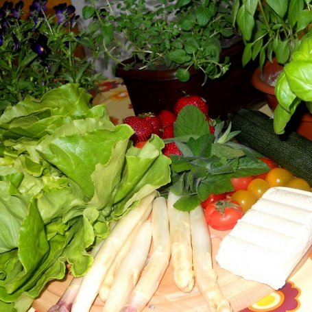 Krok 1 - Sałatka z tofu i sosem miętowym foto