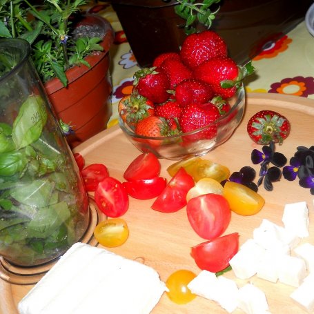 Krok 2 - Sałatka z tofu i sosem miętowym foto