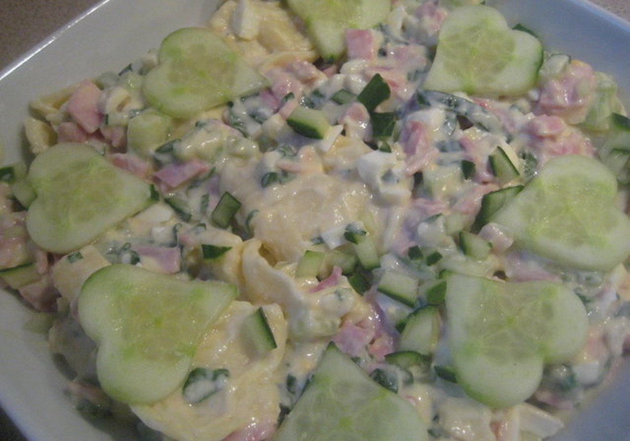 Salatka z torlelini np. na zblizajace sie walentynki... foto